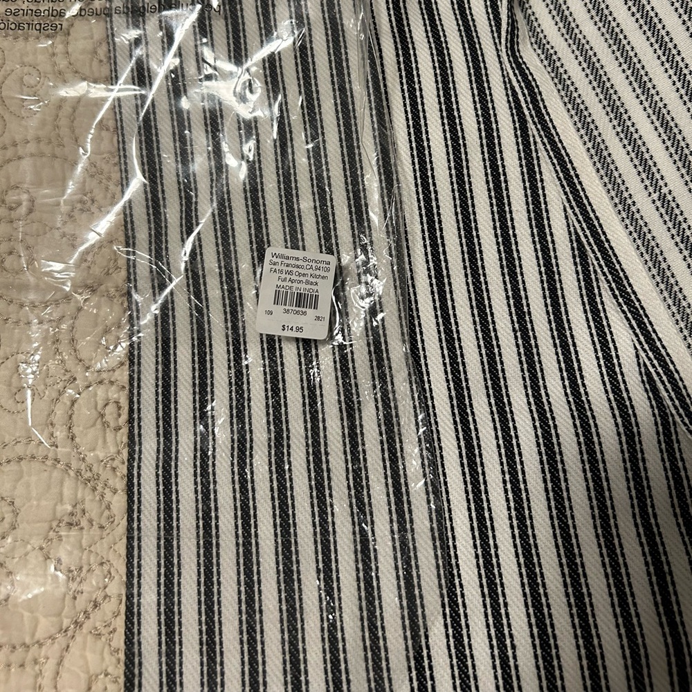 William Sonoma open kitchen full apron - black and white